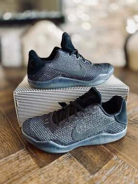 Nike Kobe 11 Elite Low GS 'Black Space' (822945-001) Size 5.5Y / size 7 women